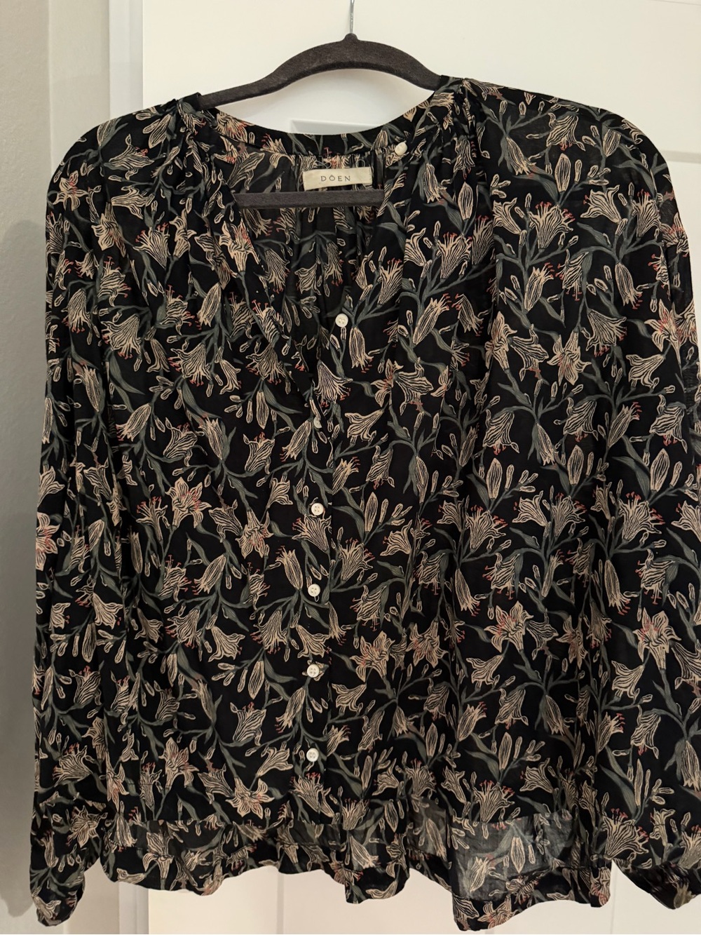 Doen Jane Blouse in beautiful floral print. Only worn twice, like brand new!